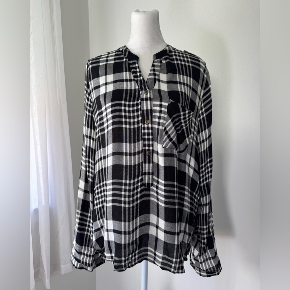 Chocolate U.S.A. Black & White Plaid Print Long Sleeve Blouse